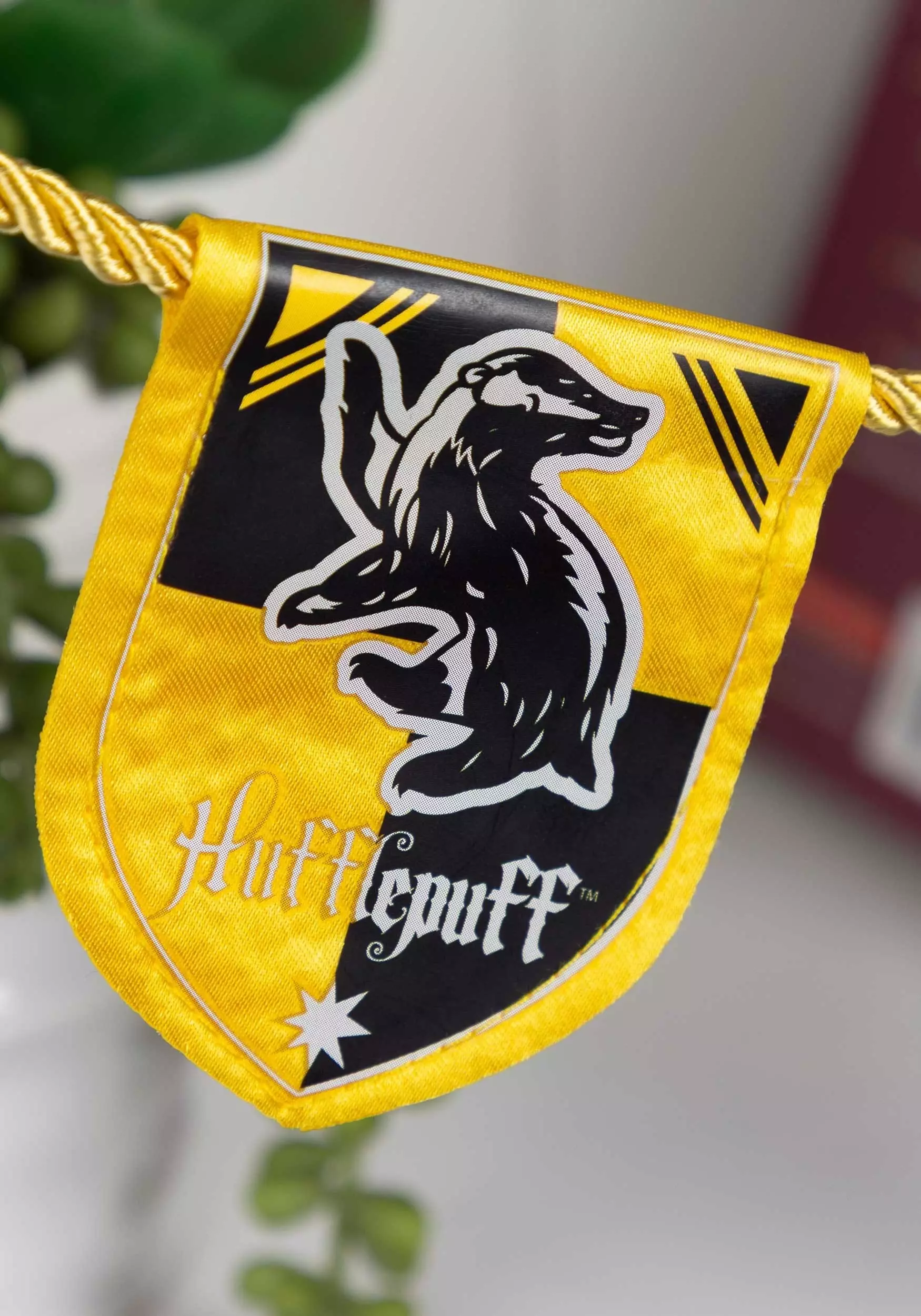 Kurt Adler 30" Harry Potter House Shield Banner Garland 5 Kurt Adler 30" Harry Potter House Shield Banner Garland - Image 3