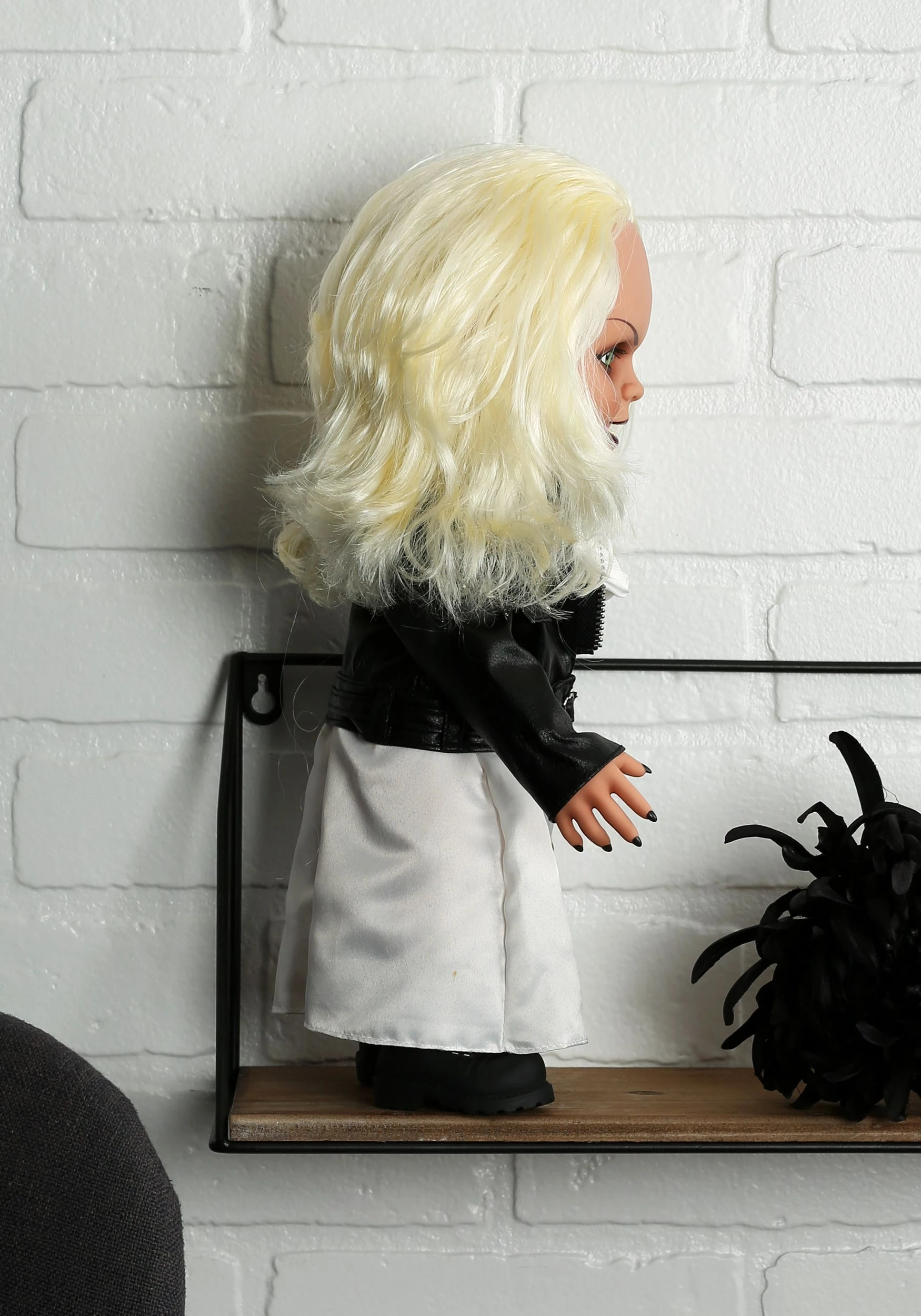 Mezco Toyz Bride Of Chucky Tiffany 15" Talking Doll 5 Mezco Toyz Bride Of Chucky Tiffany 15" Talking Doll - Image 3