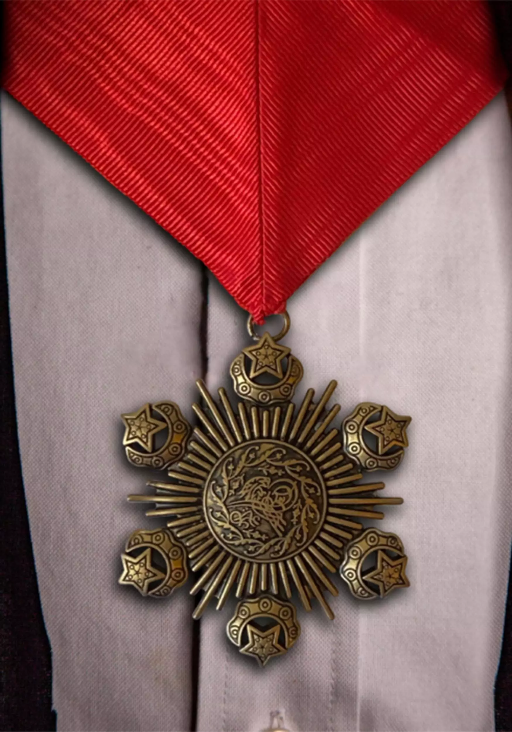 TRICK OR TREAT STUDIOS Universal Monsters Dracula Medallion Costume Accessory 4 TRICK OR TREAT STUDIOS Universal Monsters Dracula Medallion Costume Accessory - Image 2